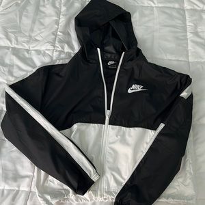 Gently worn medium womens Nike windbreaker